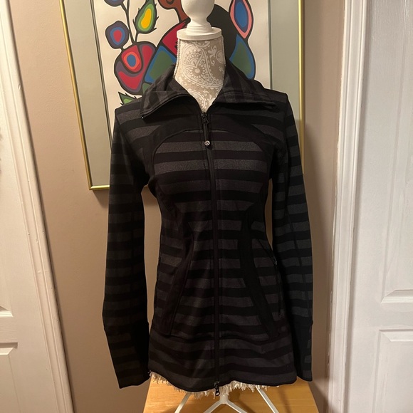 2/$50 Lululemon Stride Jacket - Size 10 - Black Micro Macro Stripe (As is) - Picture 6 of 12